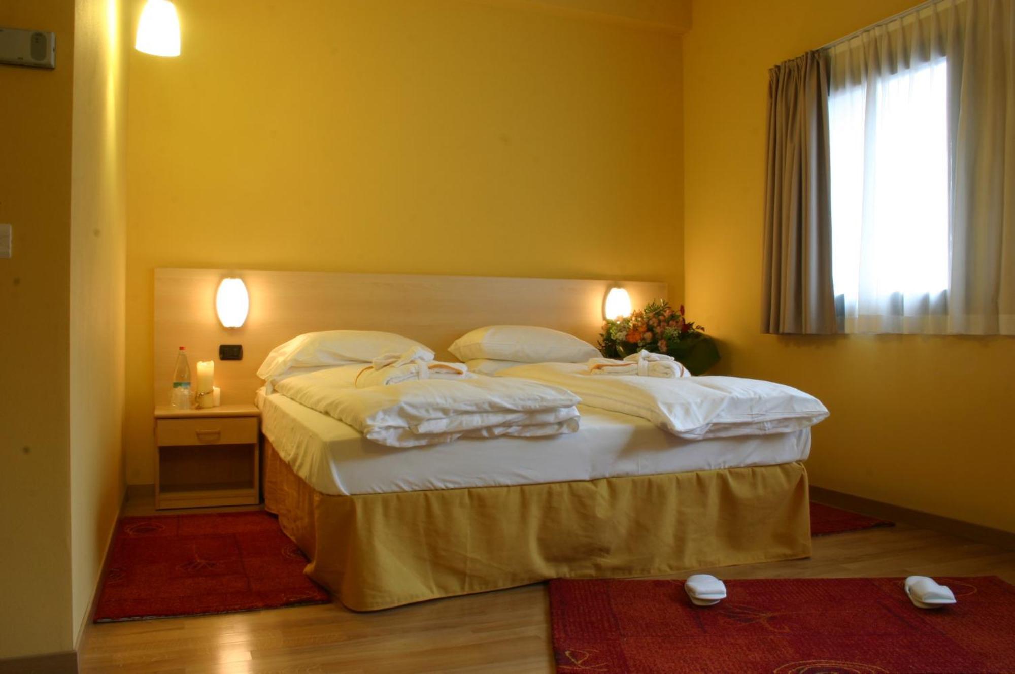 Hotel Cepina Albergo Incantato Valdisotto Exteriör bild